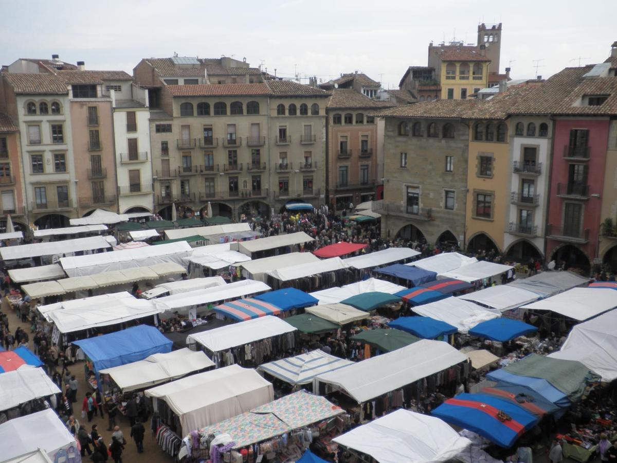 Apartaments Vicus 2 Con Vistas A La Plaza Mayor De Вик Экстерьер фото