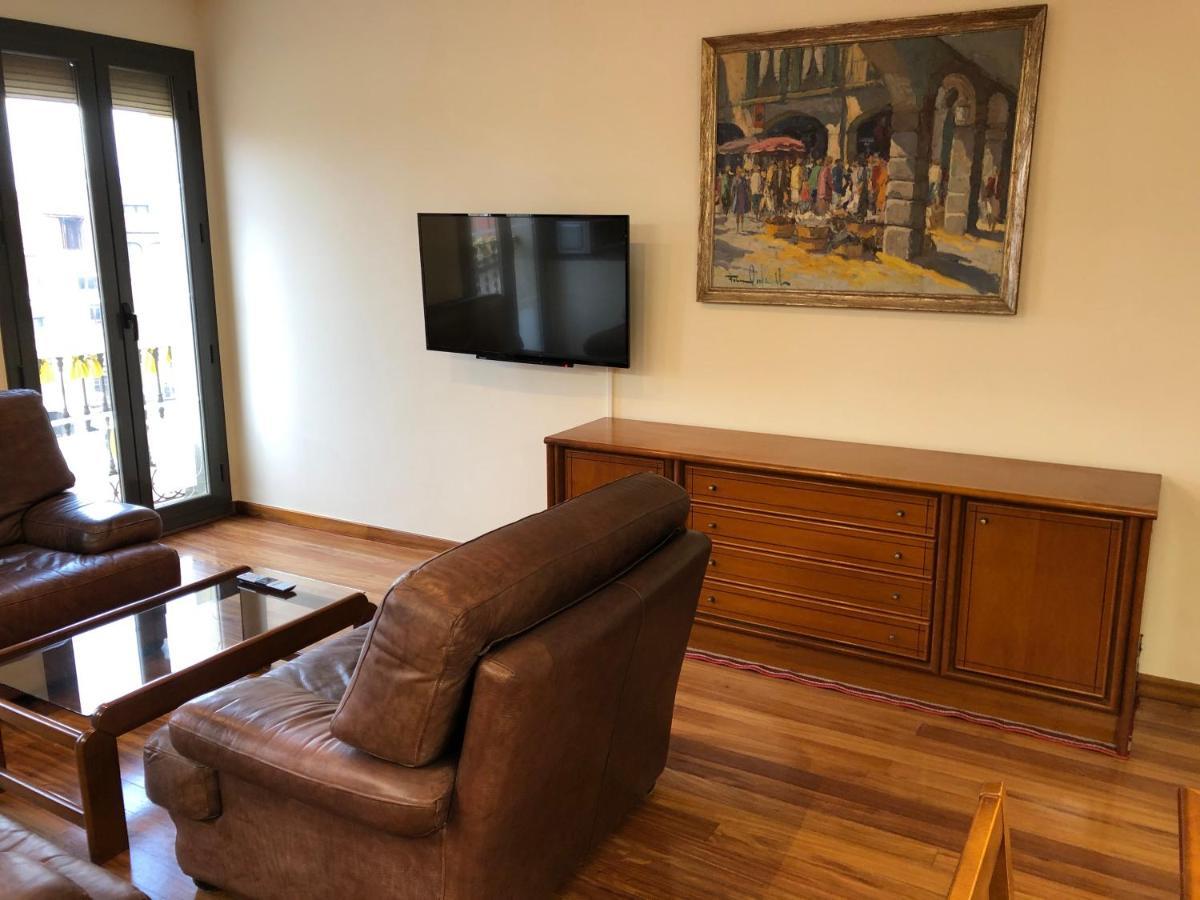 Apartaments Vicus 2 Con Vistas A La Plaza Mayor De Вик Экстерьер фото
