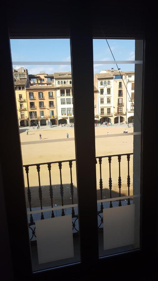 Apartaments Vicus 2 Con Vistas A La Plaza Mayor De Вик Экстерьер фото